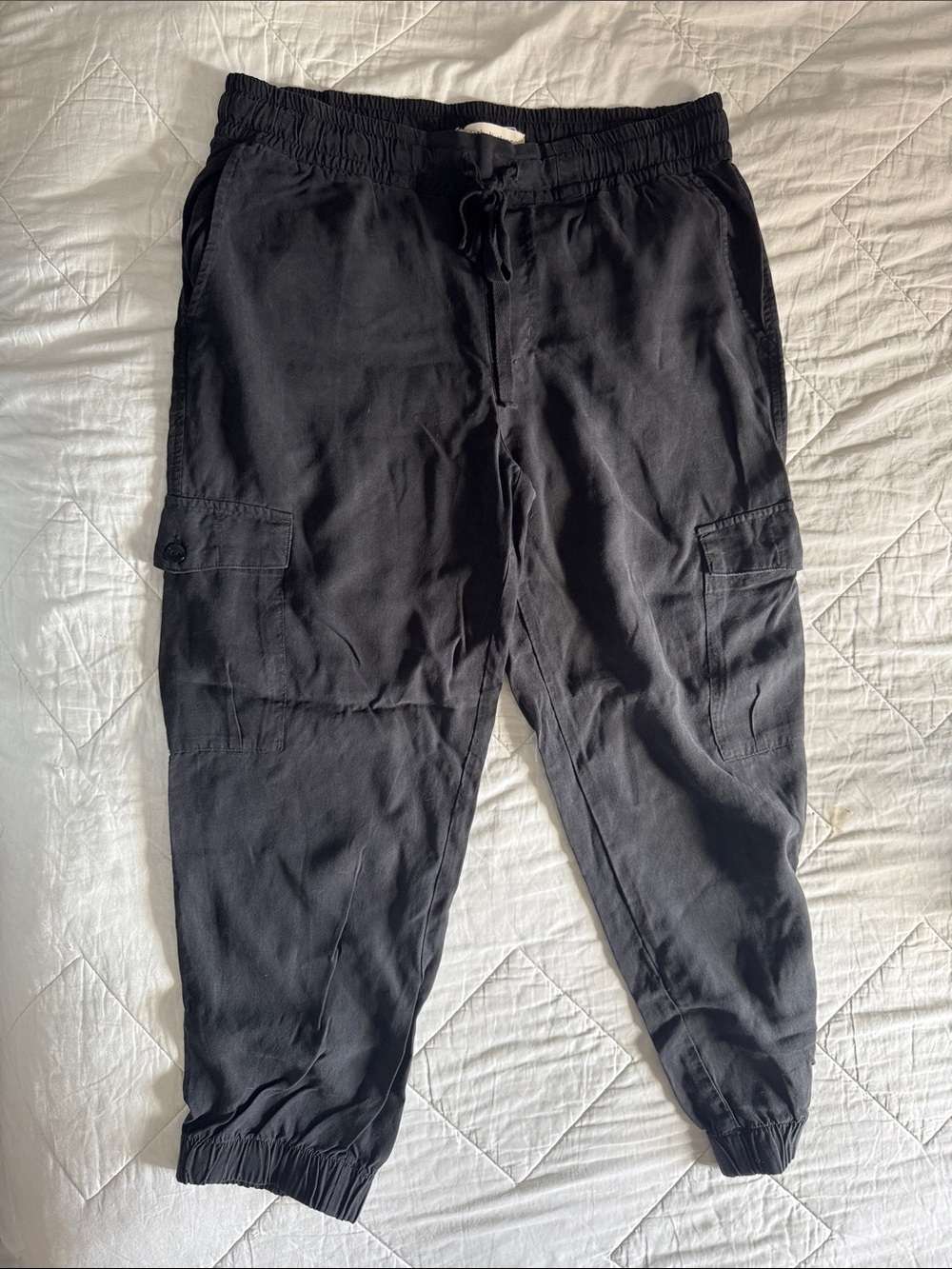cloth & stone Black Cropped Cargo Jogger Pants